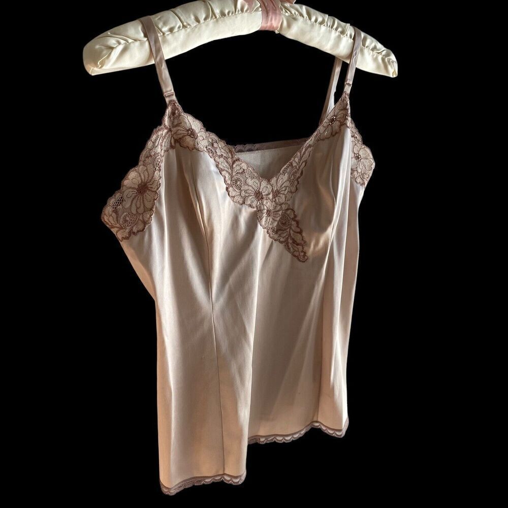 Vintage Vanity Fair Camisole Top Women's Size 34 Beige Floral Lace Trim